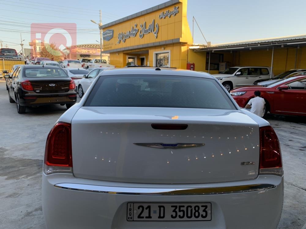 کرایسلەر 300